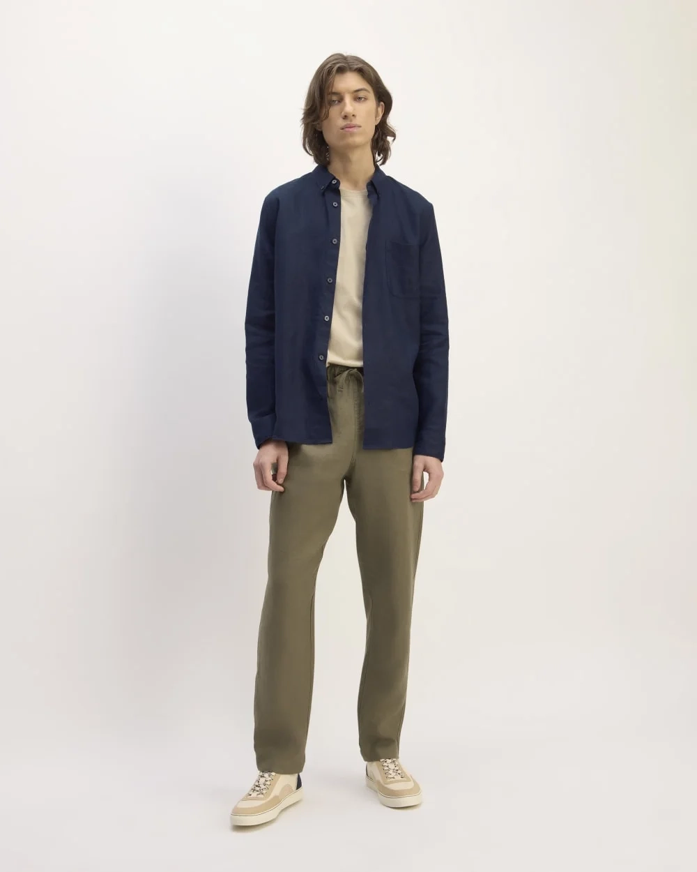 The Classic Shirt in Linen | Navy (2)