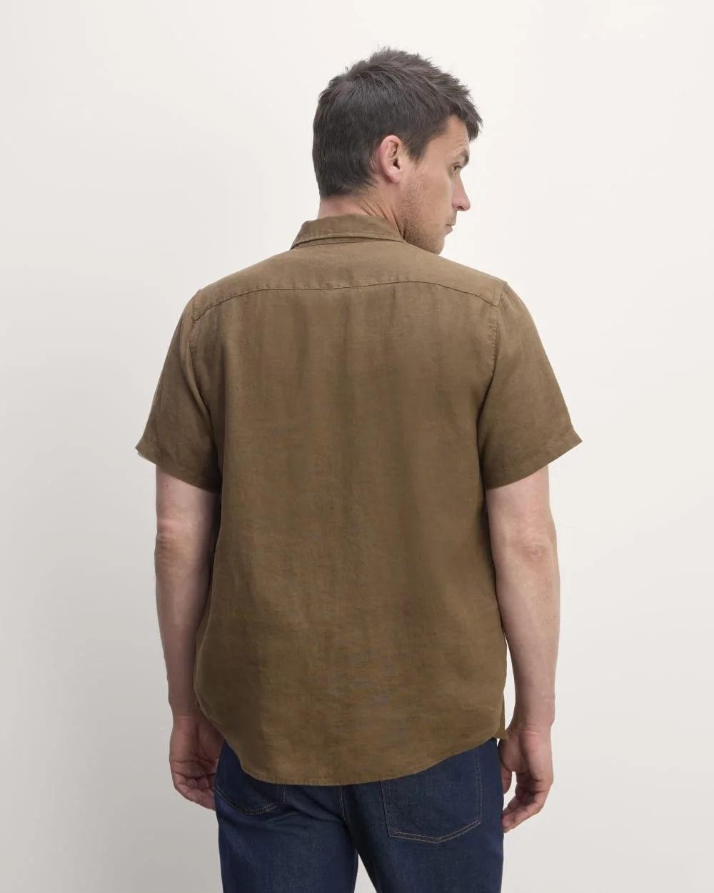 The Classic Short-Sleeve Shirt in Linen | Cocoa (2)