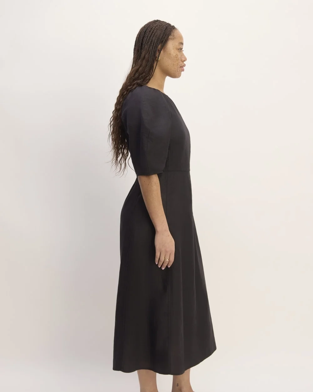 The Linen Short-Sleeve Scoop Midi Dress | Black (3)