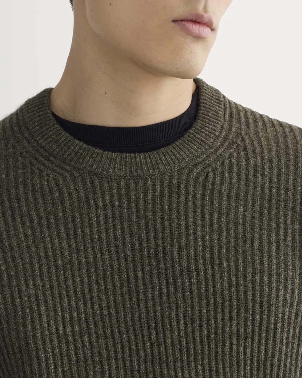 The Fisherman Crew in Wool Cashmere | Heathered Army Green (2)