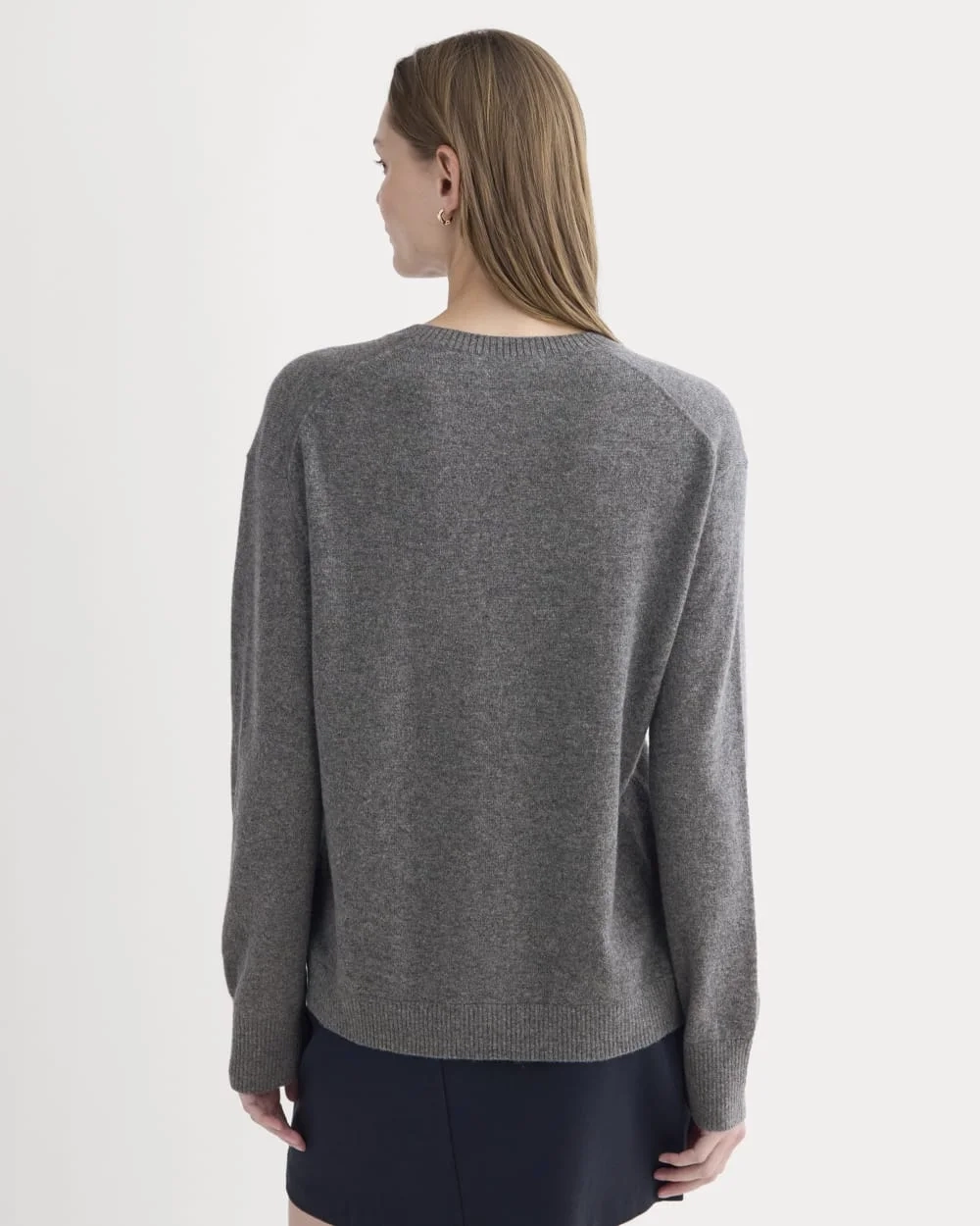 The Classic V in Cashmere | Heather Charcoal (2)