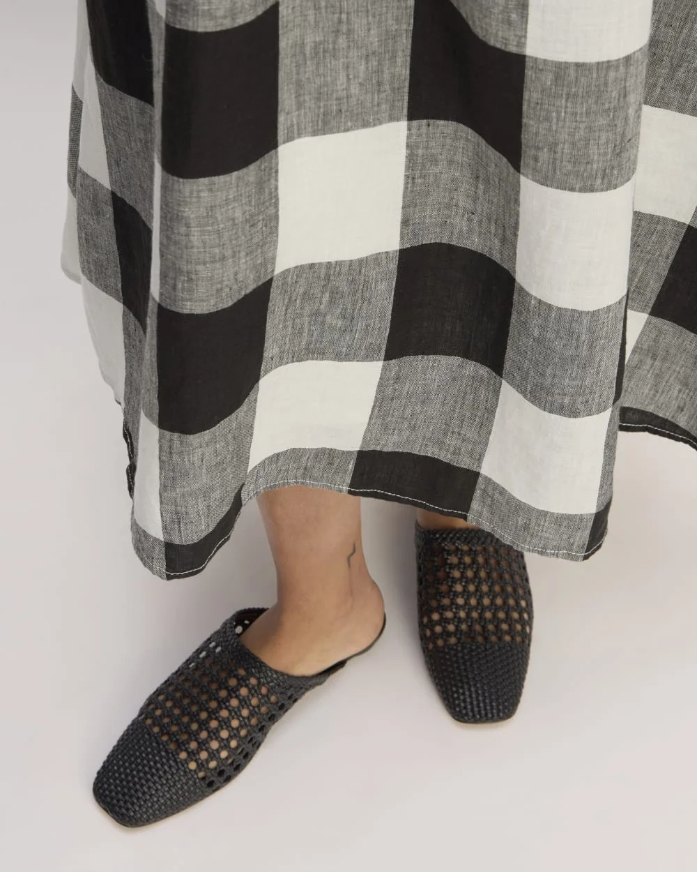The Linen Oversized Puff-Sleeve Dress | Bone / Black Check (2)