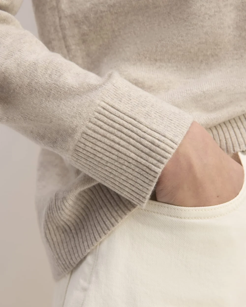The Classic Crew in Cashmere | Canvas (3)