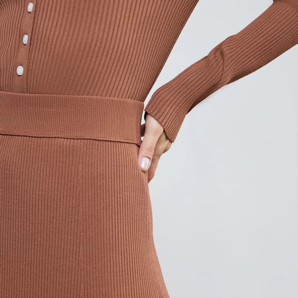 The Ribbed Knit Skirt | Cocoa Brown (4)