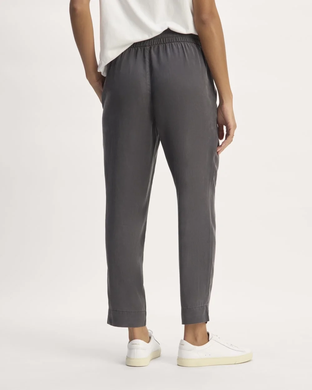 The Tapered Pant in Butterlite | Graphite (2)