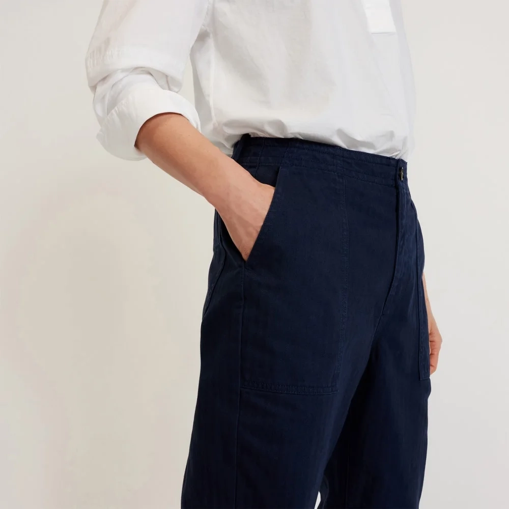 The Organic Cotton Herringbone Pant | Navy (2)