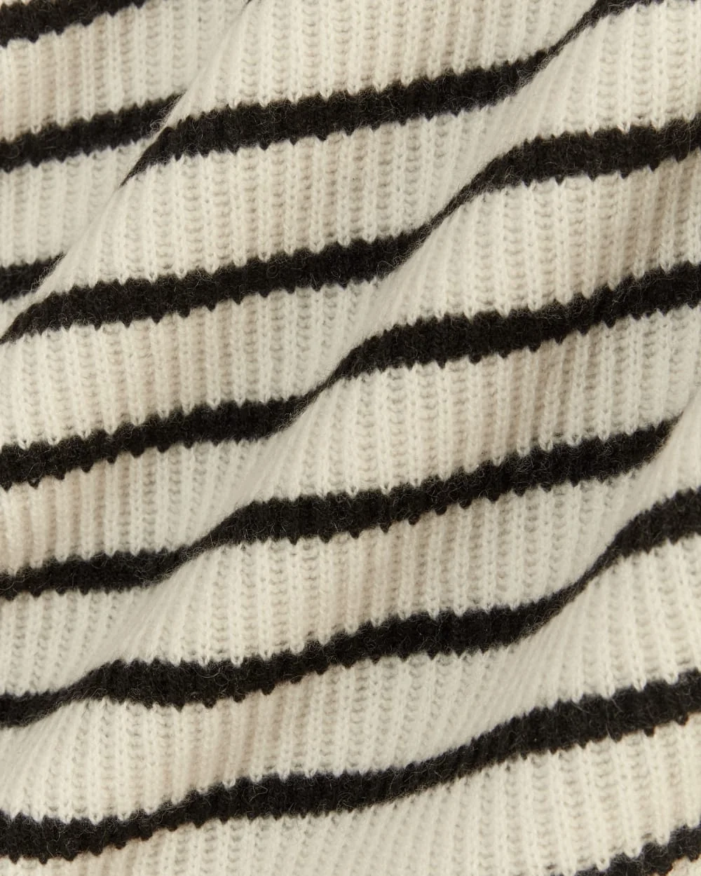 The Fisherman Turtleneck in Wool Cashmere | Bone / Black (2)