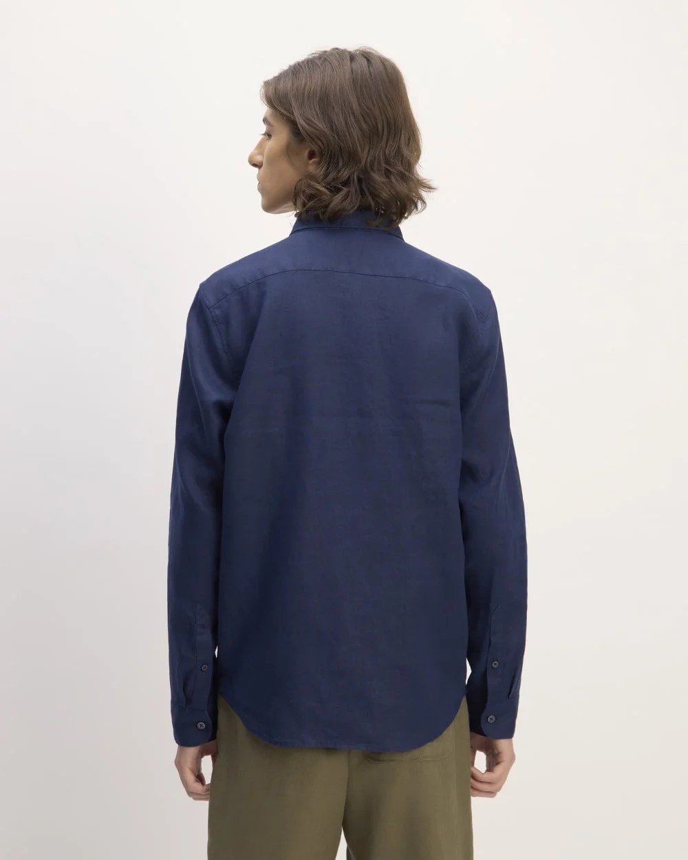 The Classic Shirt in Linen | Navy (3)
