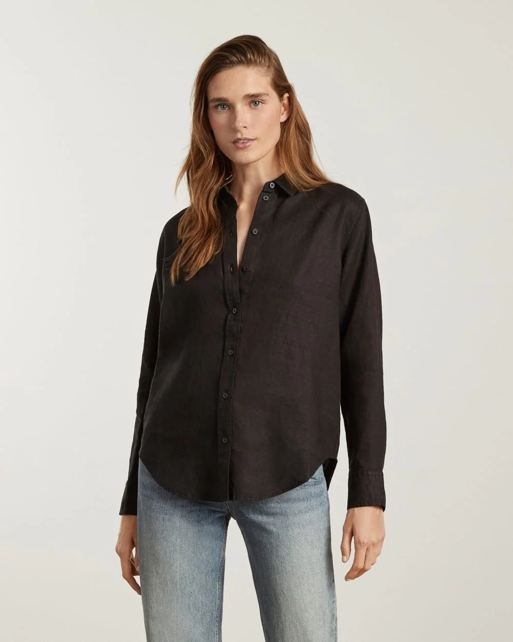 The Must-Have Shirt in Linen | Black (2)