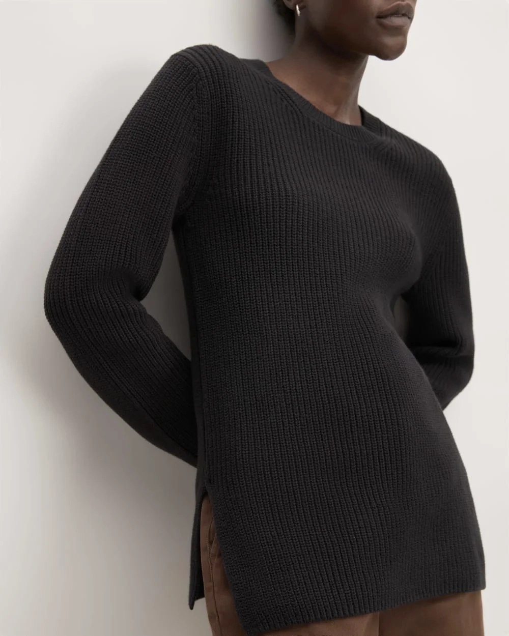The Organic Cotton Slim Crew Sweater | Black (3)