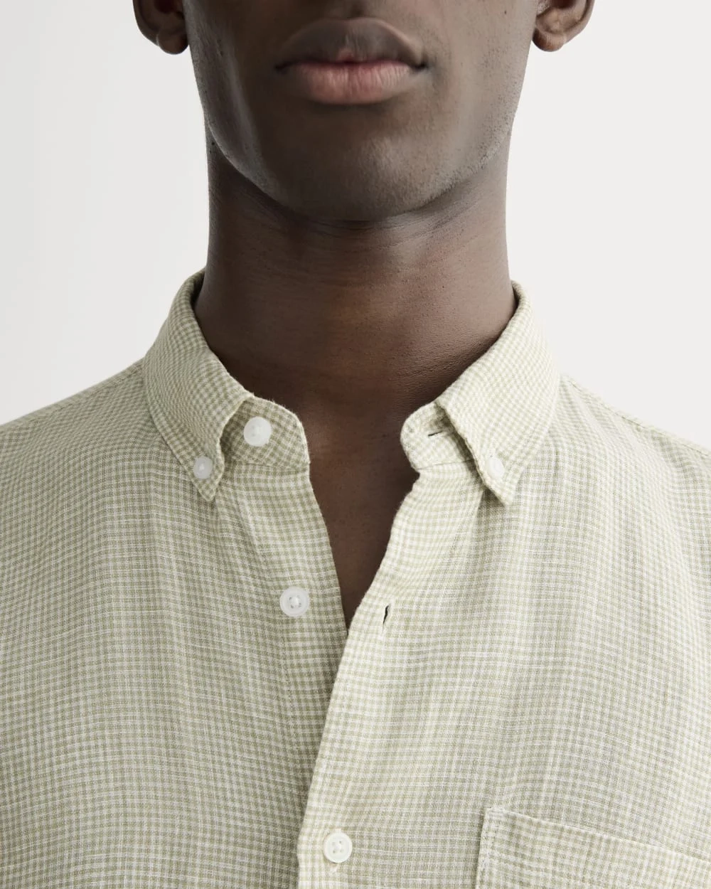 The Classic Short-Sleeve Shirt in Linen | Elm Gingham (2)