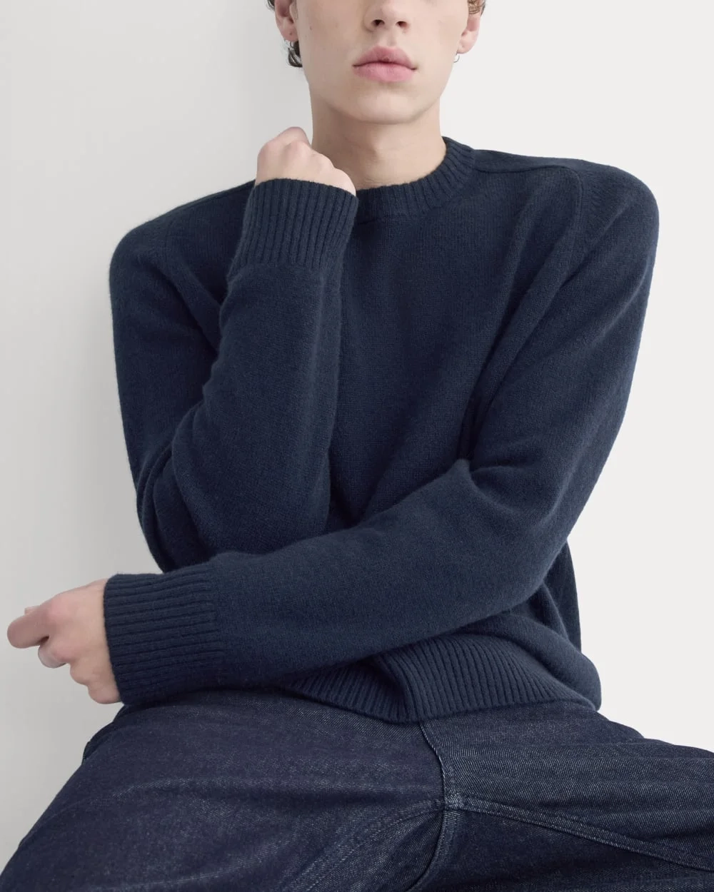 Midweight Cashmere Crew |  Navy (2)