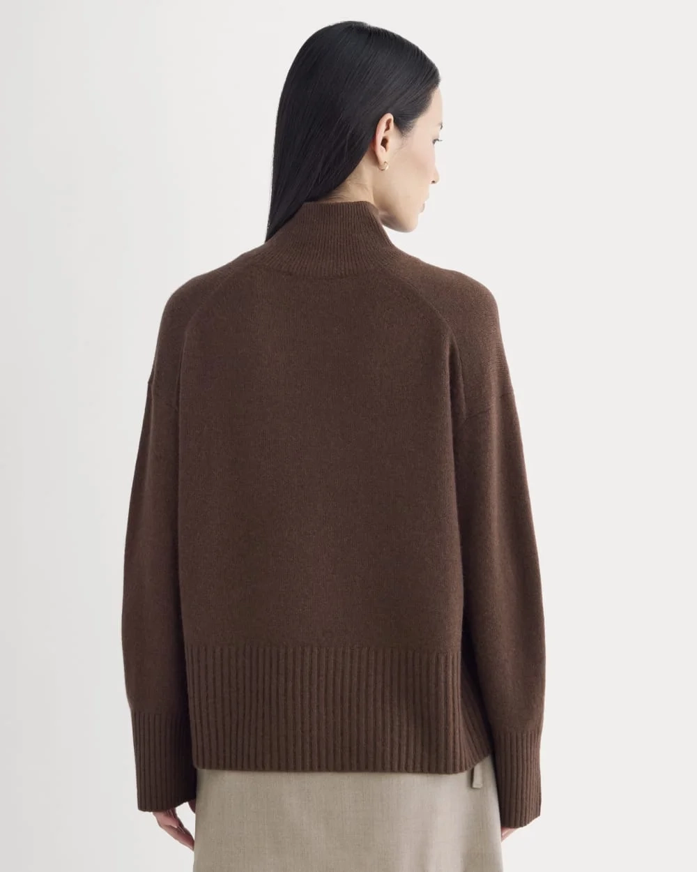 The Boxy Turtleneck in Cashmere | Dark Mahogany (2)