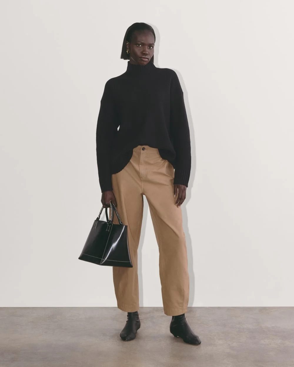 The Honeycomb Funnel Neck in Wool Cashmere | Black (3)