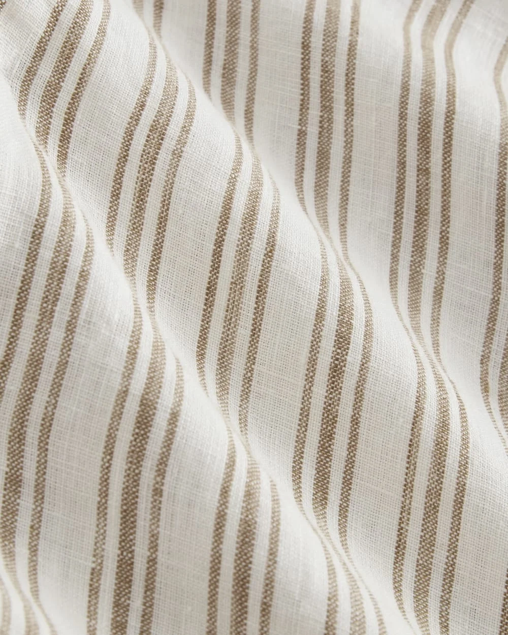 The Classic Short-Sleeve Shirt in Linen | Bone / Toasted Coconut (2)