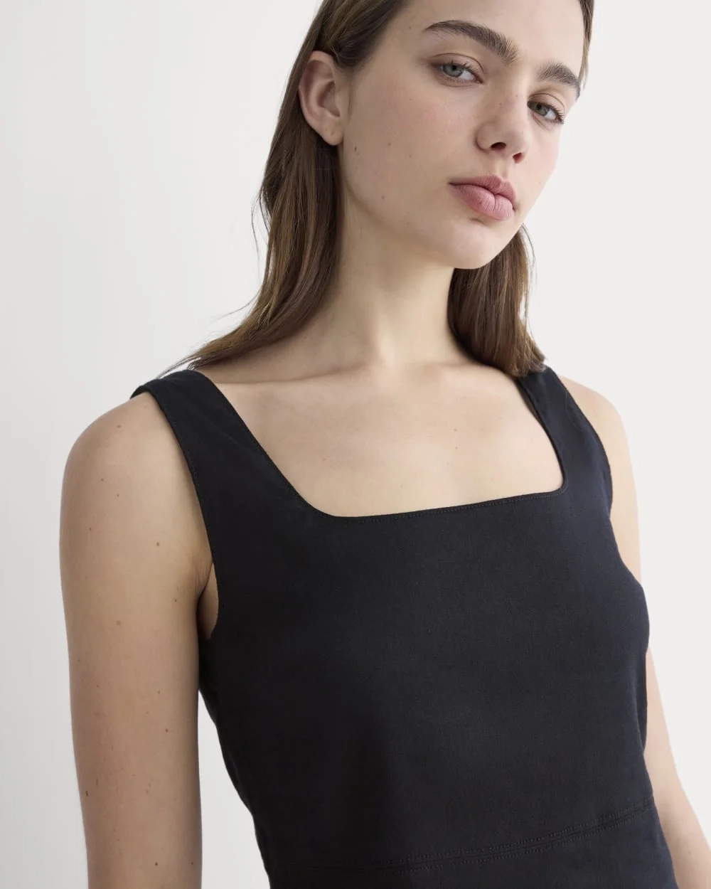 The Square Tank in Stretch Linen | Black (2)
