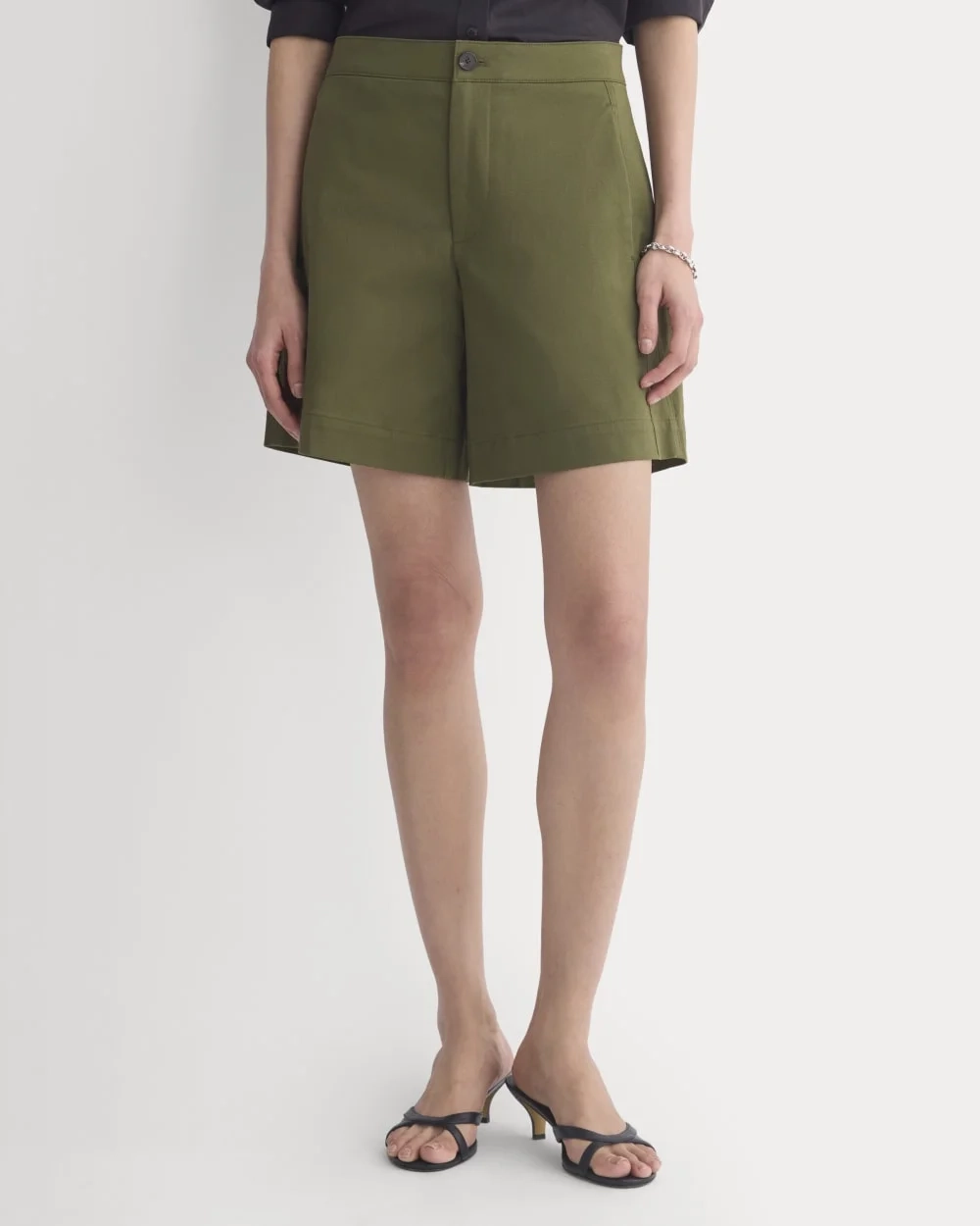 Side-Panel Tailored Short | Olive Night (2)