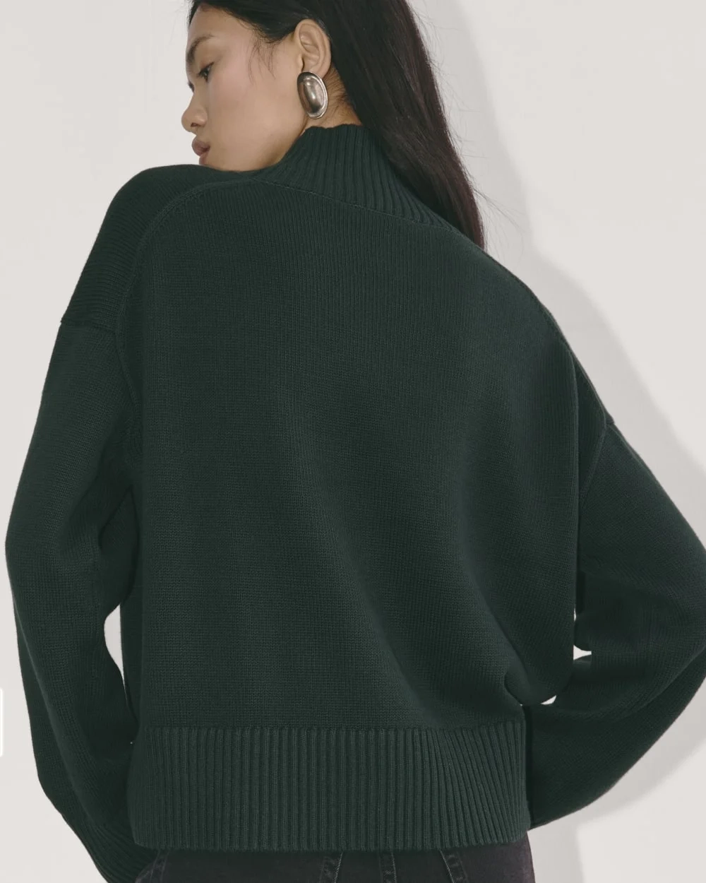 The Boxy Turtleneck in Everyday Cotton | Scarab (3)