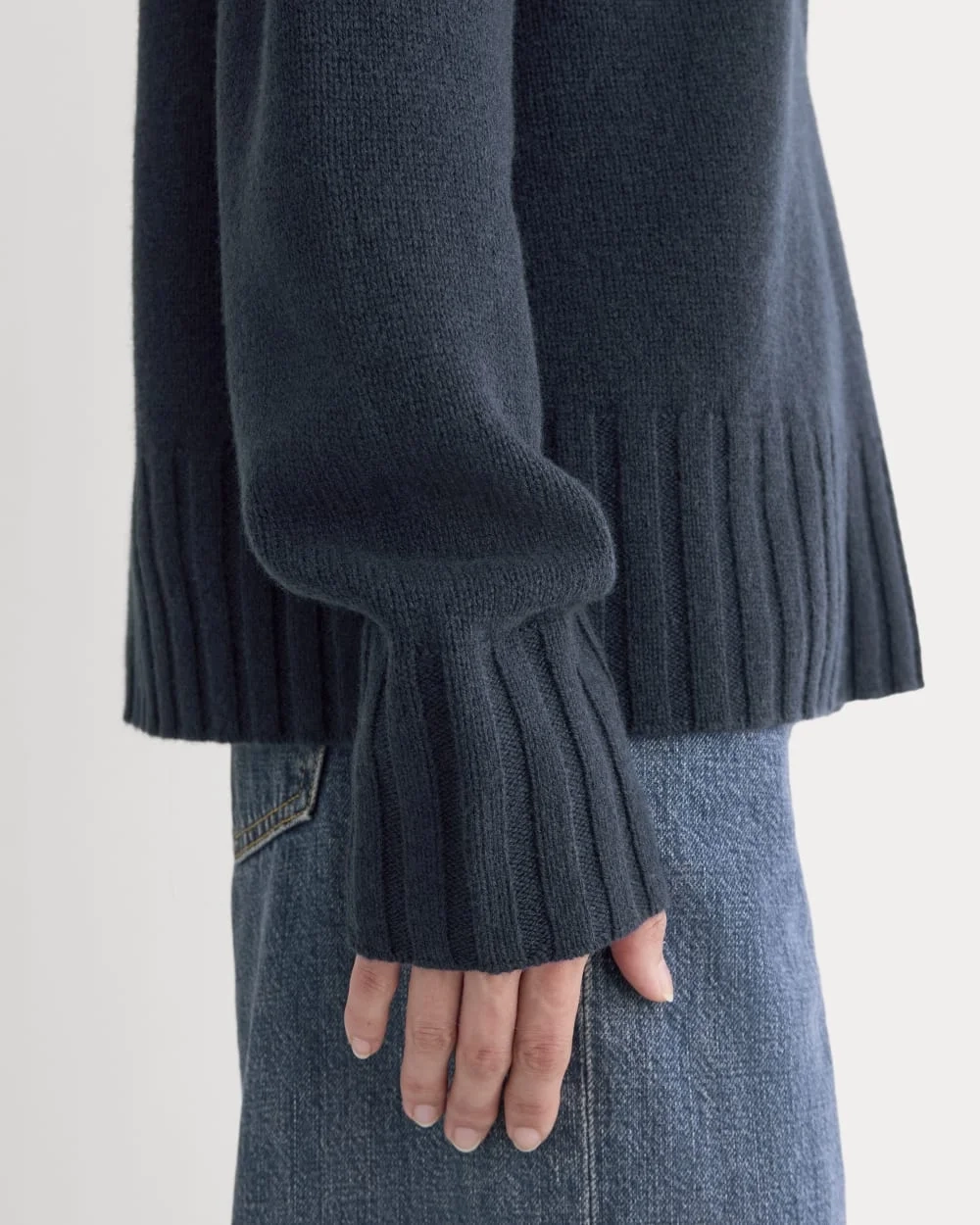 V-Neck Sweater in Extrafine Luxe Merino | Navy (3)