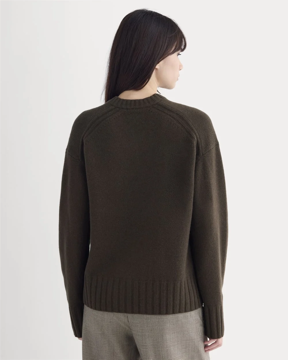 V-Neck Sweater in Extrafine Luxe Merino | Coffee Bean (2)