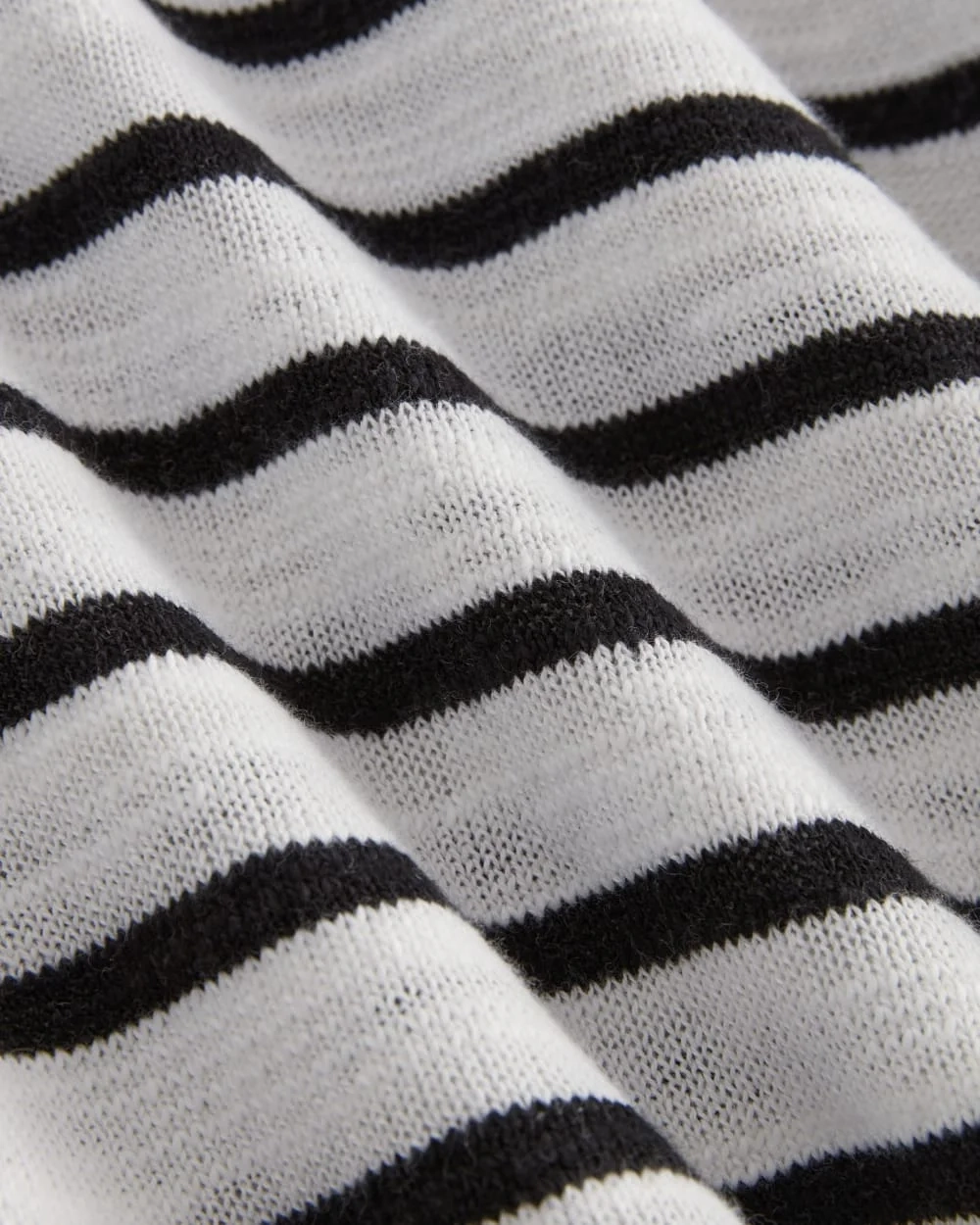 The Slouch Sweater in Cotton Linen | White / Black (5)