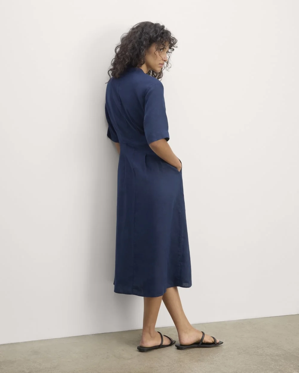 The Frolic Dress in Linen | Navy (2)