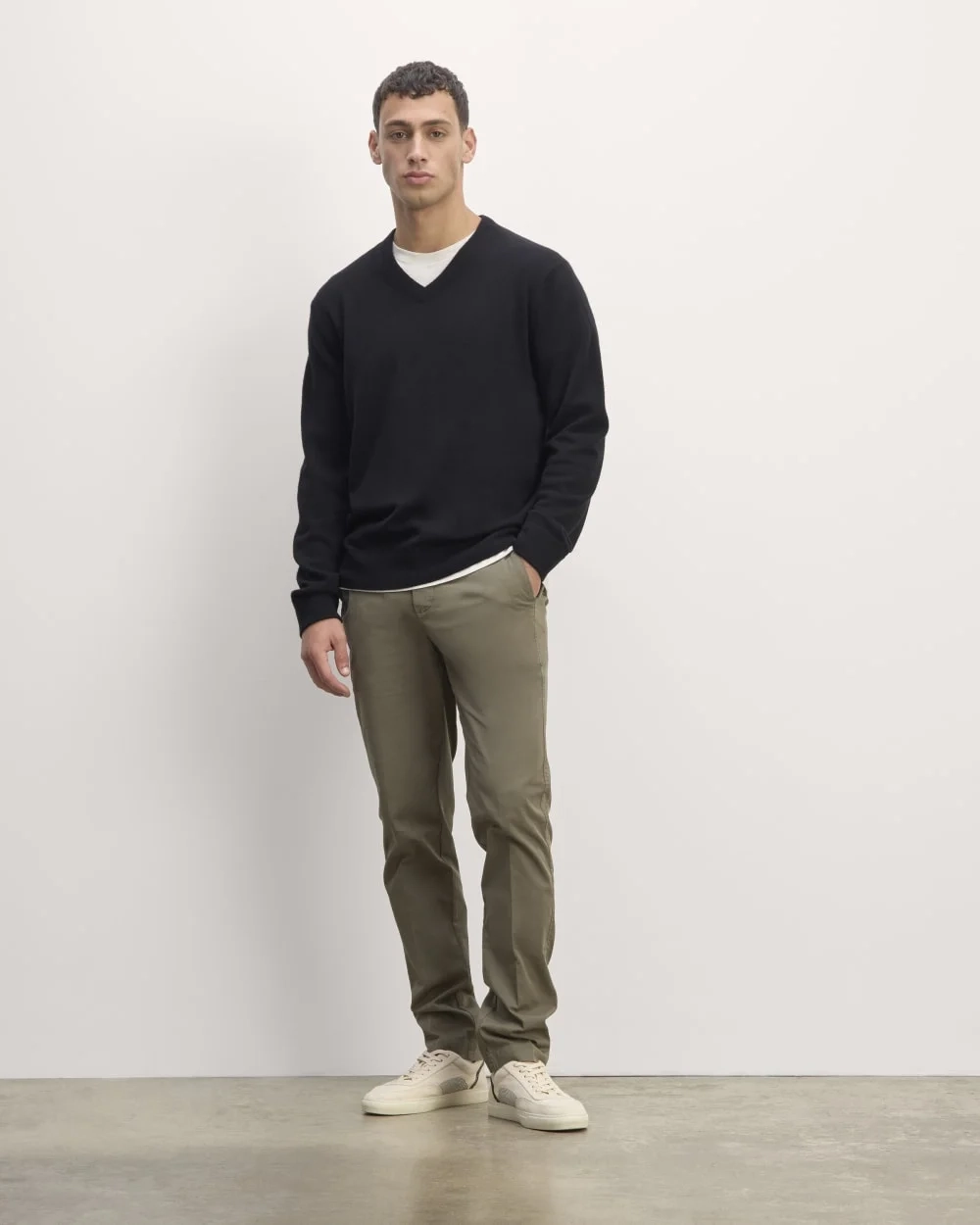 The Cashmere V-Neck Sweater | Black (3)