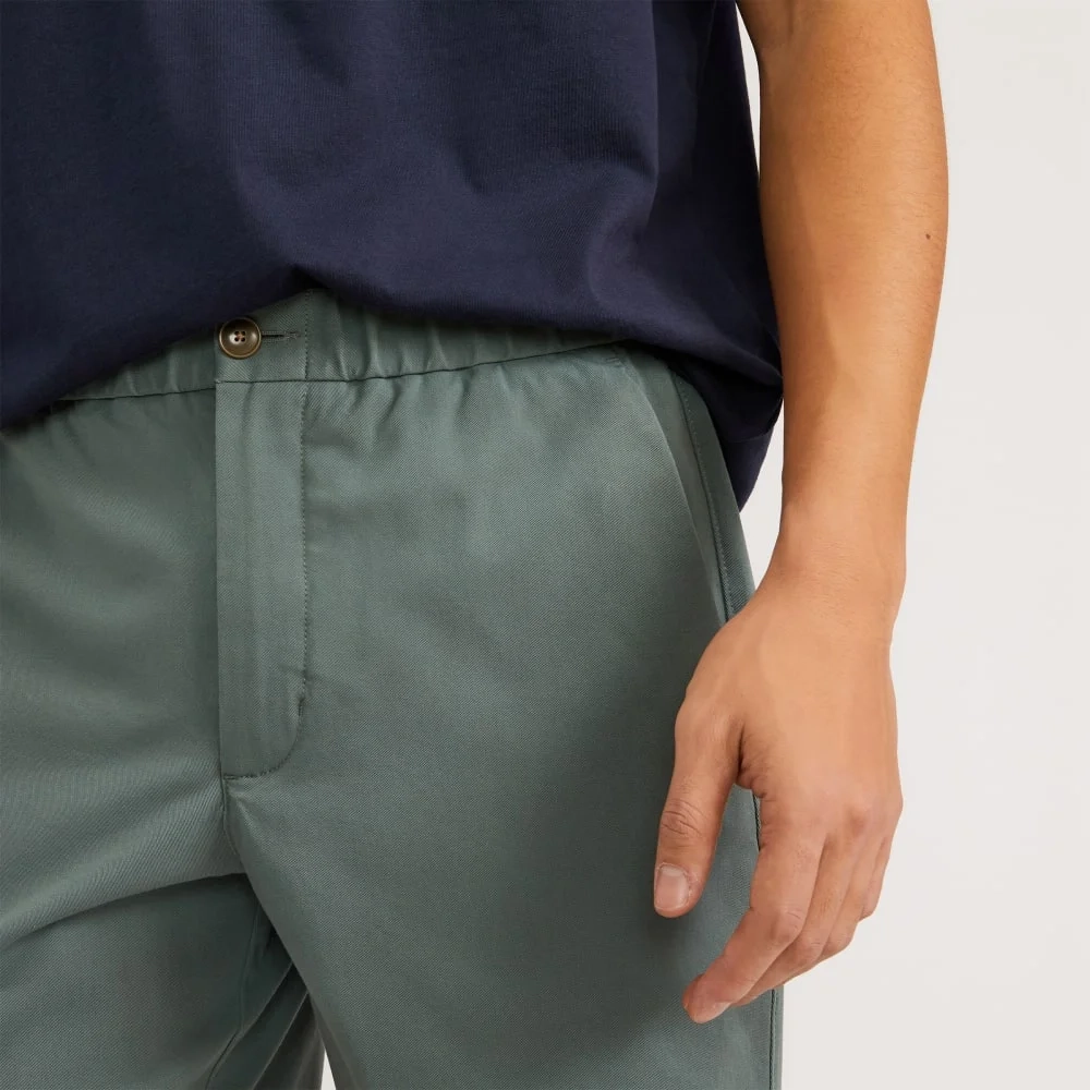The Pull-On Performance Chino Short | Green Balsam (3)