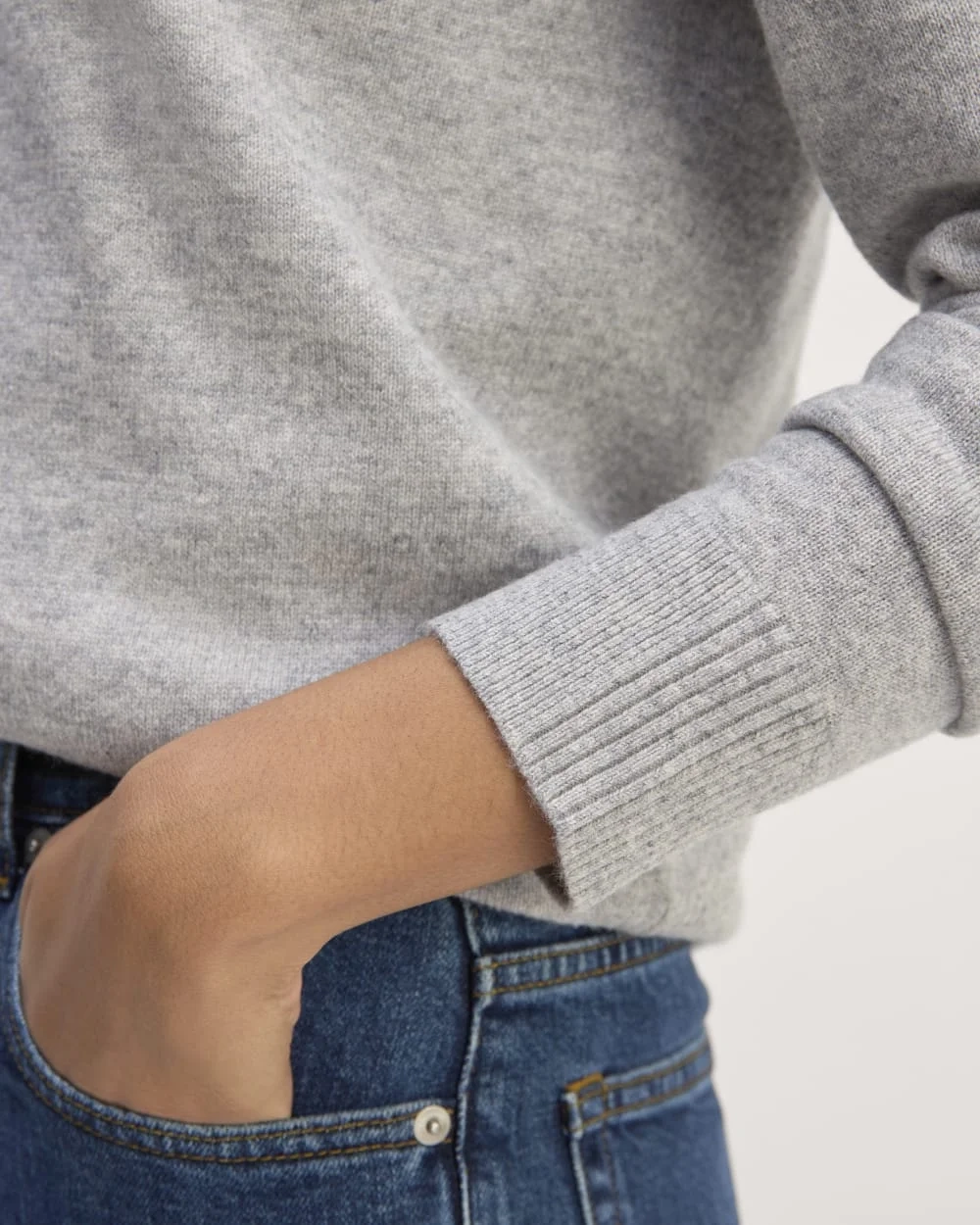 The Classic Crew in Cashmere | Light Heather Grey (2)