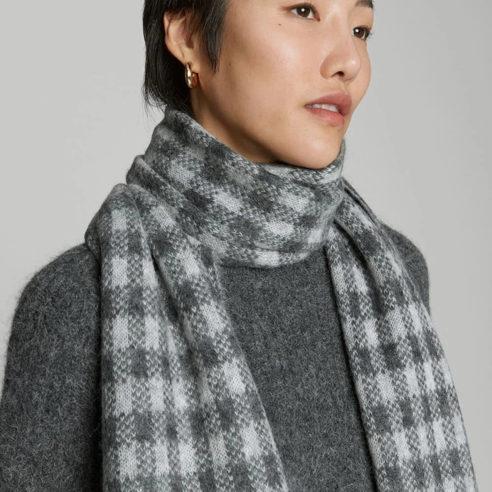 The Alpaca Patterned Scarf | Light Heather Grey / Dark Charcoal Buffalo Check (2)