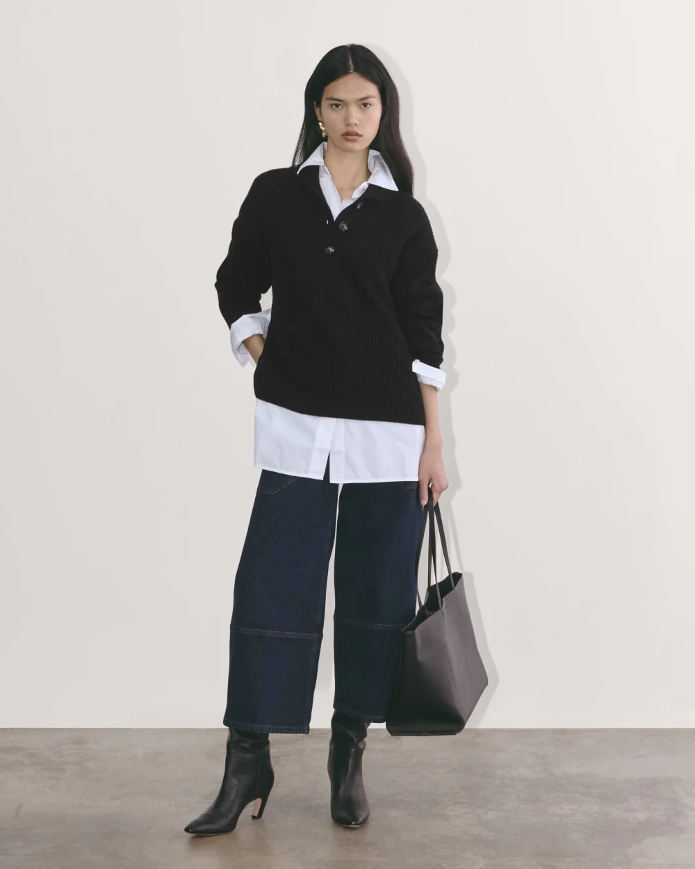 The Cocoon Henley in Wool Cashmere | Black (3)