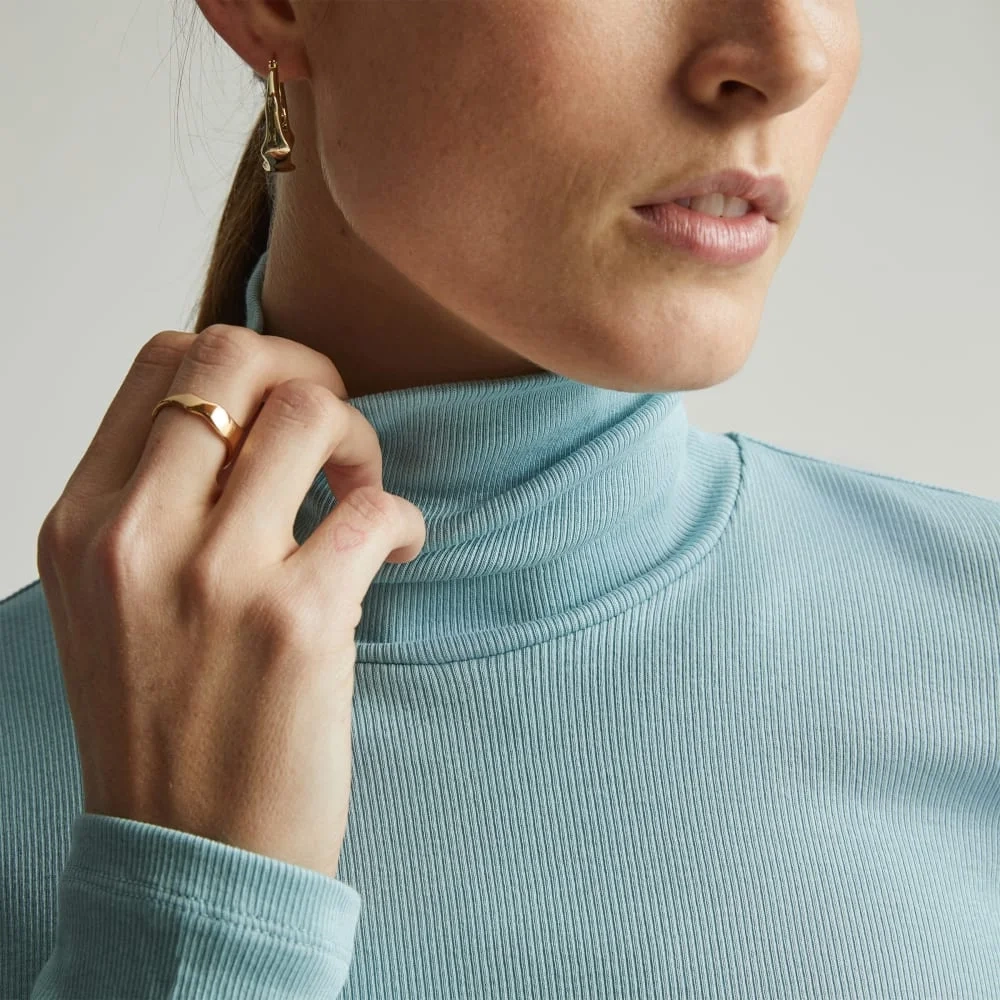 The Luxe Micro-Rib Turtleneck | Blue Shadow (3)
