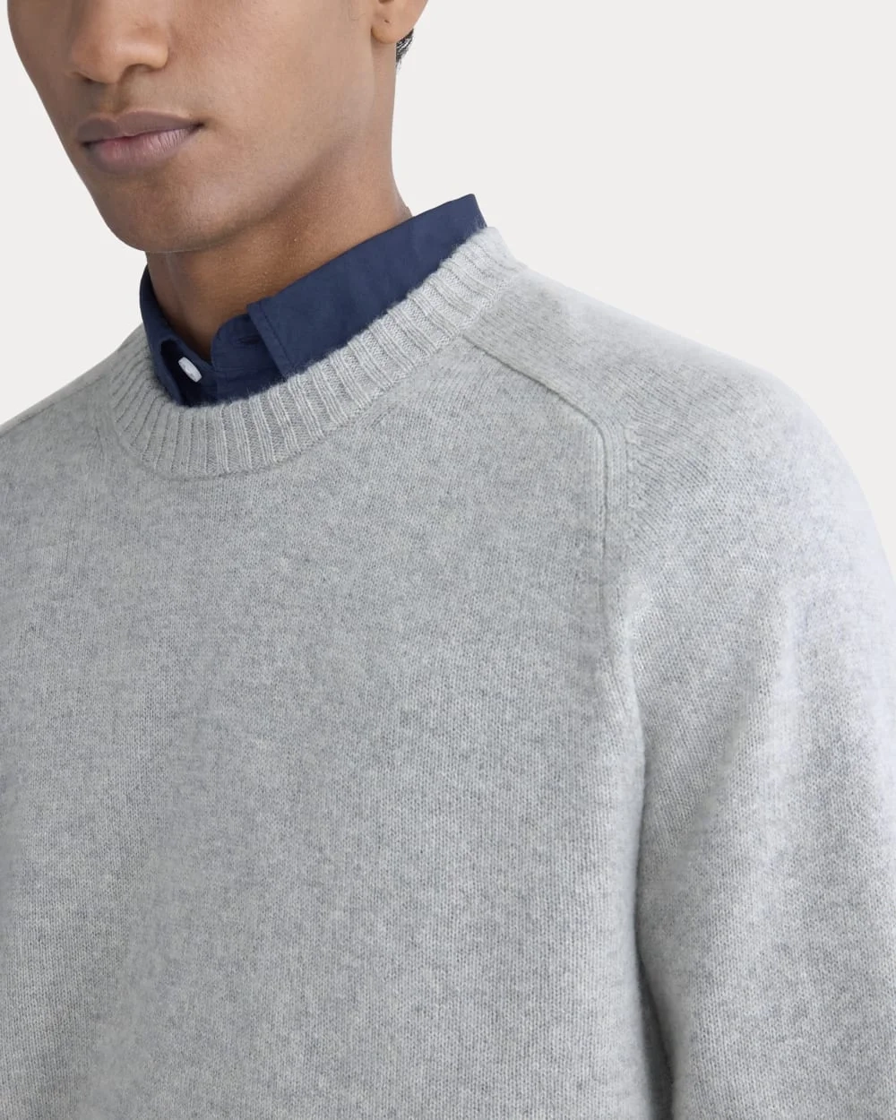 Midweight Cashmere Crew |  Heathered Grey (2)