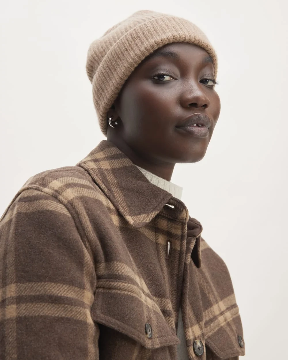 The Cashmere Fine Rib Beanie | Heathered Woodsmoke (2)