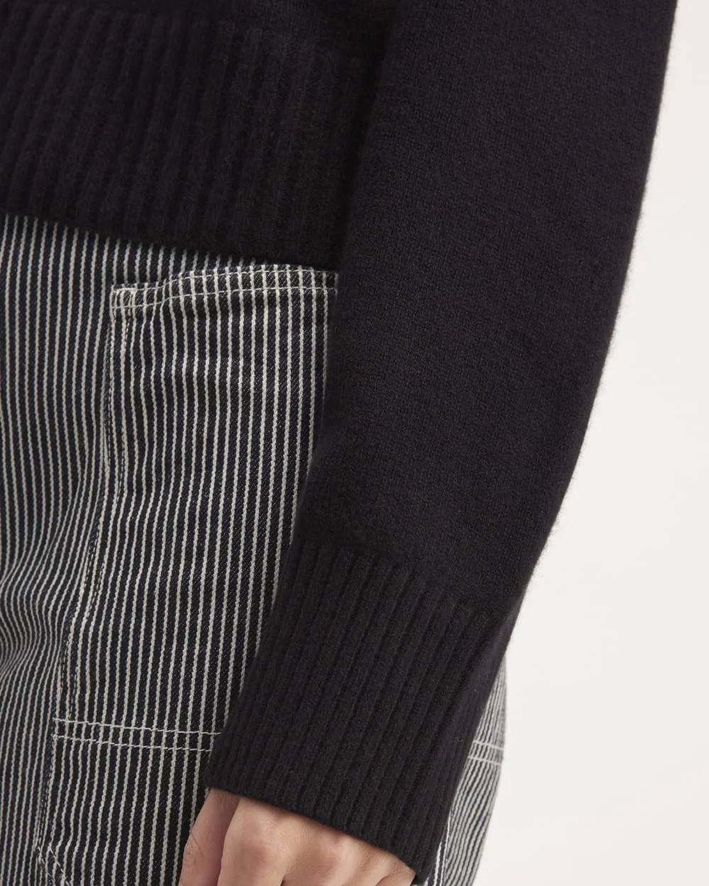 The Boxy Crew in Cashmere | Black (2)