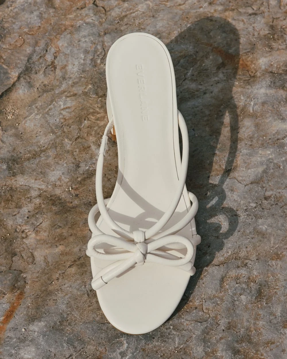 The Bow Heel | Canvas (3)