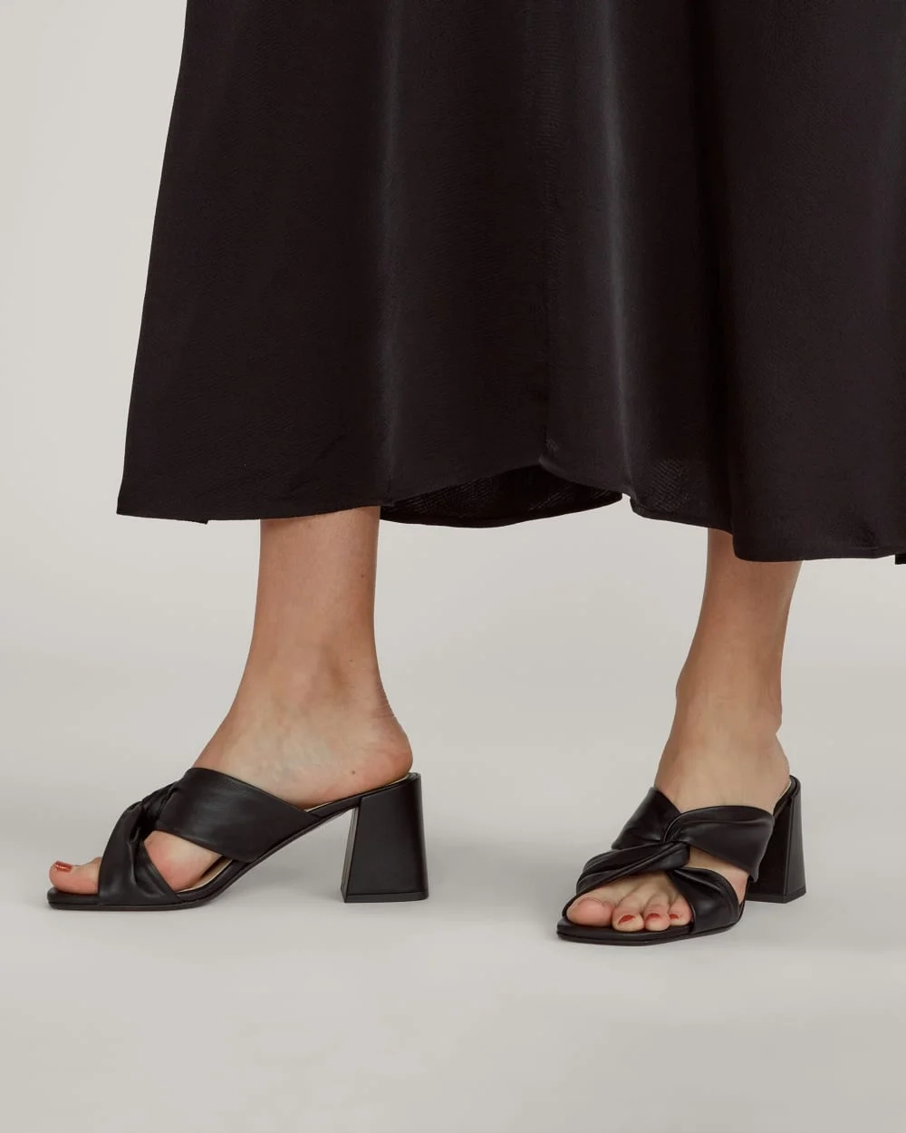 The Day Twist Heel | Black (2)