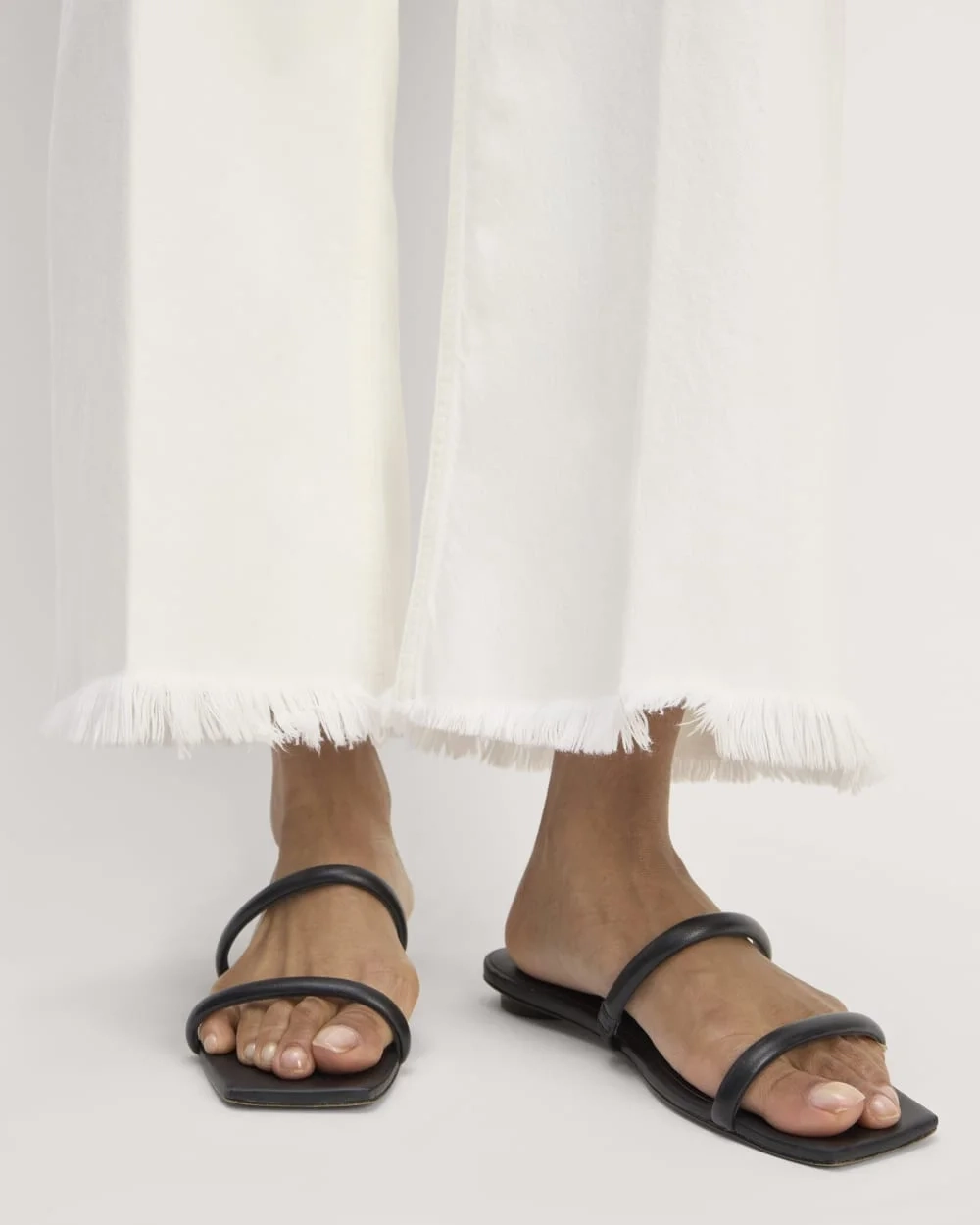 The Mariner Cropped Jean | Frayed Hem Bone (3)