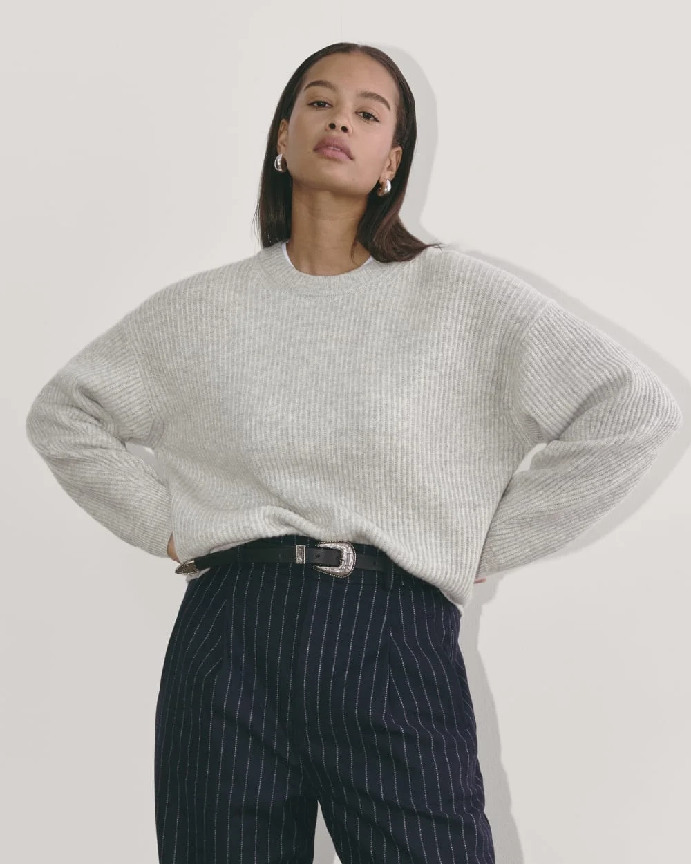 The Cocoon Crew in Wool Cashmere | Light Heather Grey (2)