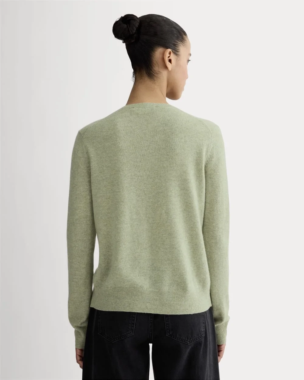 The Classic Cardigan in Cashmere | Light Heathered Moss (2)