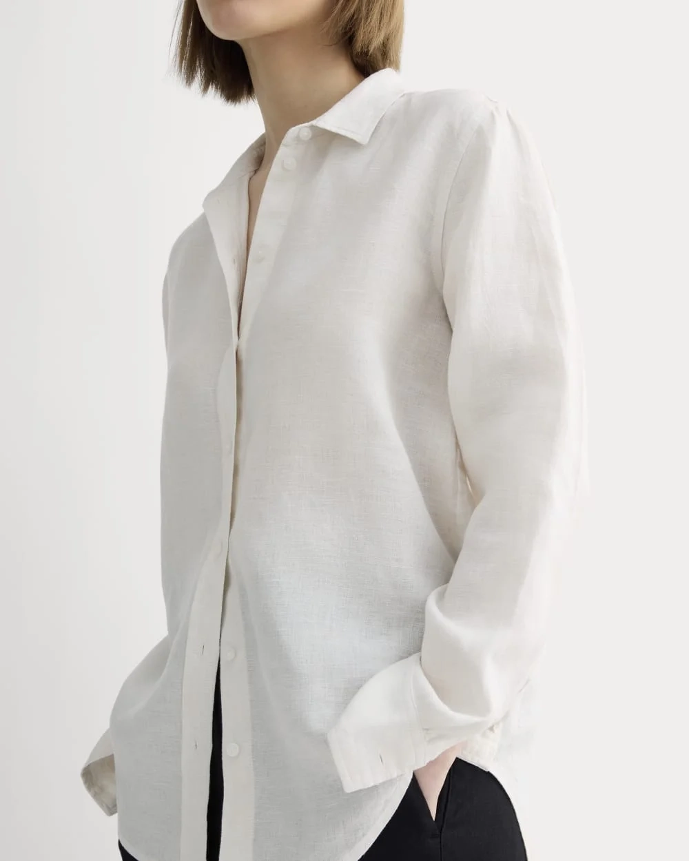 The Must-Have Shirt in Linen | Natural Chambray (3)