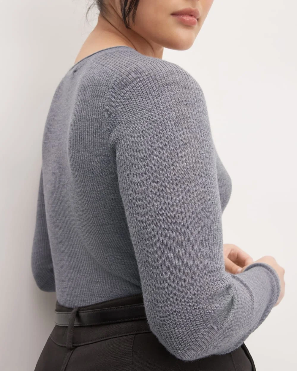 The Long-Sleeve Sweater Tee in Ultrasoft Merino | Heather Mid Grey (4)