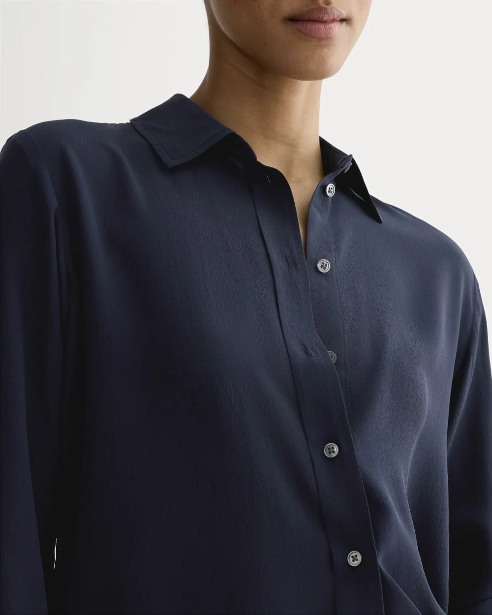 The Must-Have Shirt in Washable Silk | Navy (3)