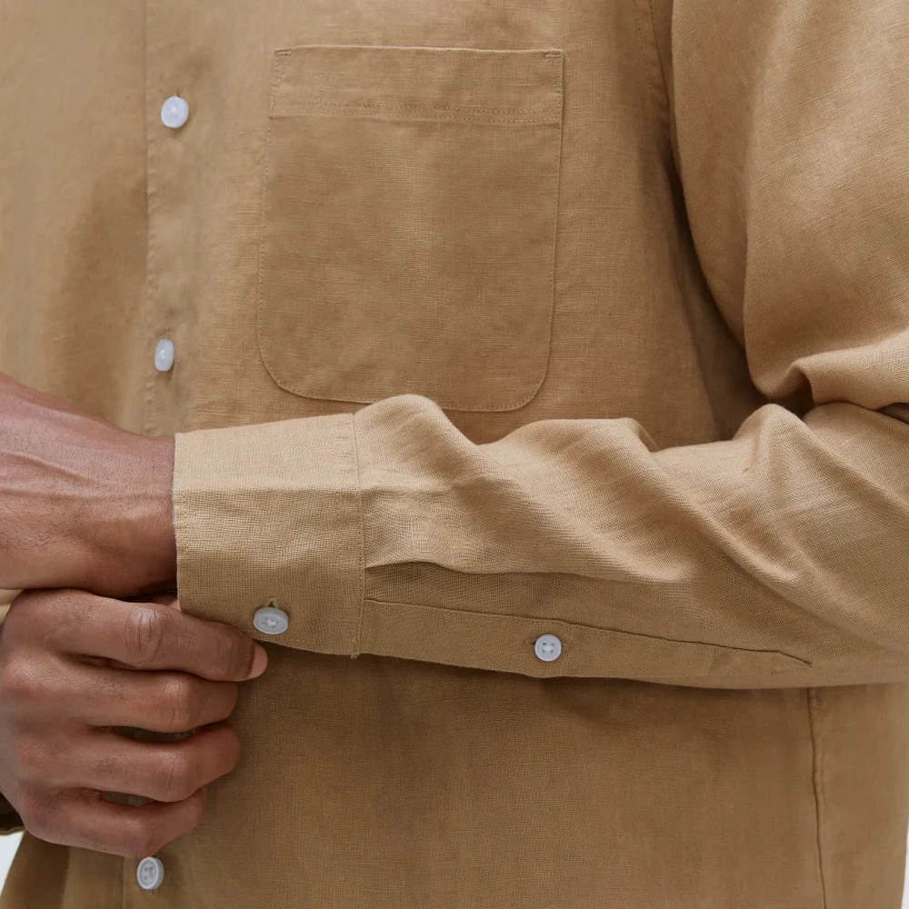 The Classic Shirt in Linen | Iced Coffee (2)