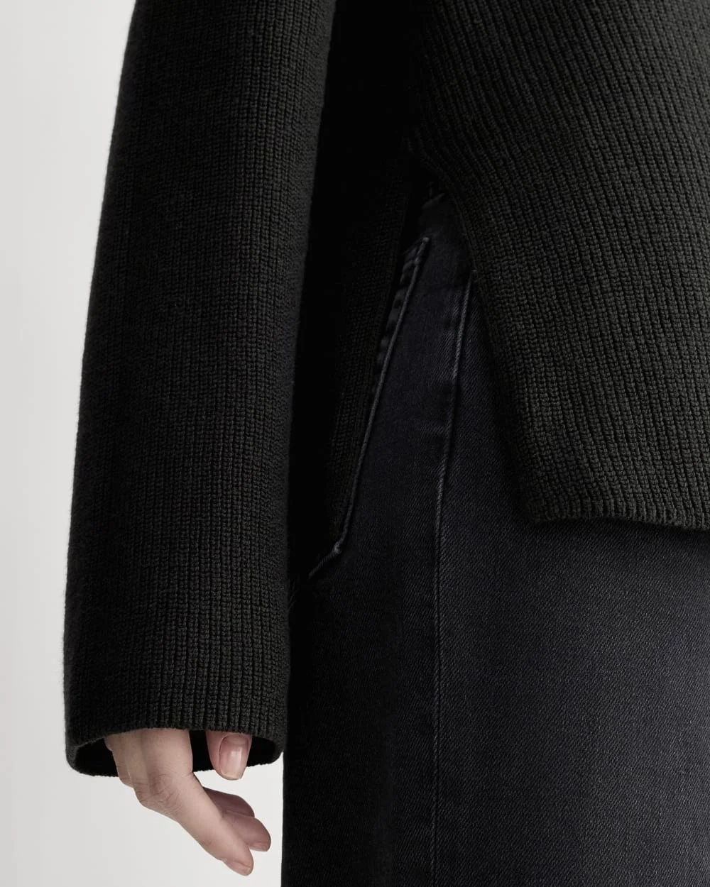 The Slouchy V-Neck in Everyday Cotton | Black (2)