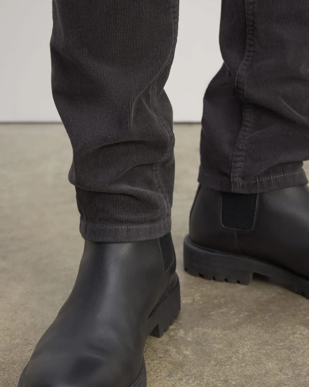 The 5-Pocket Pant in Corduroy | Graphite (2)