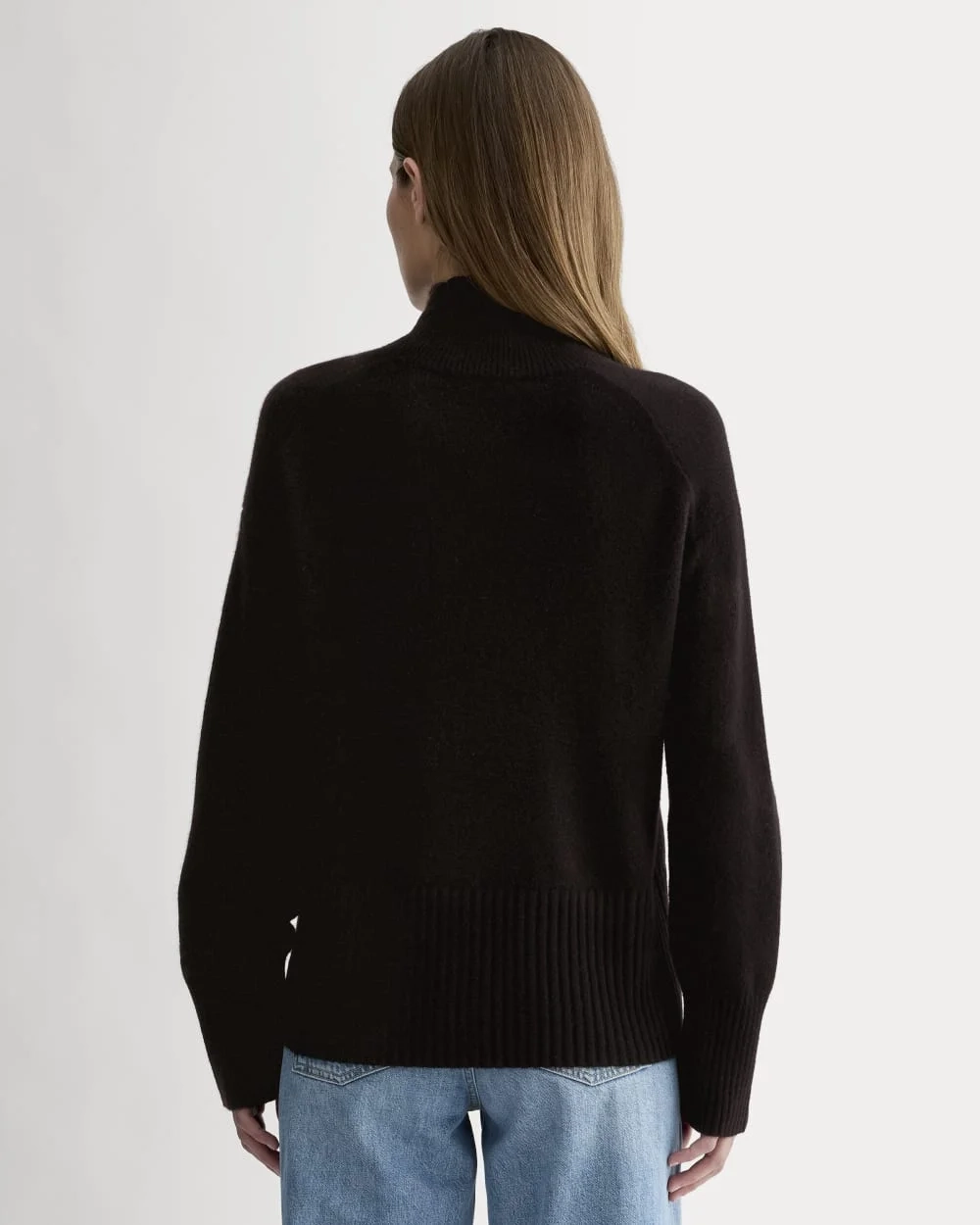 The Boxy Turtleneck in Cashmere | Black (2)