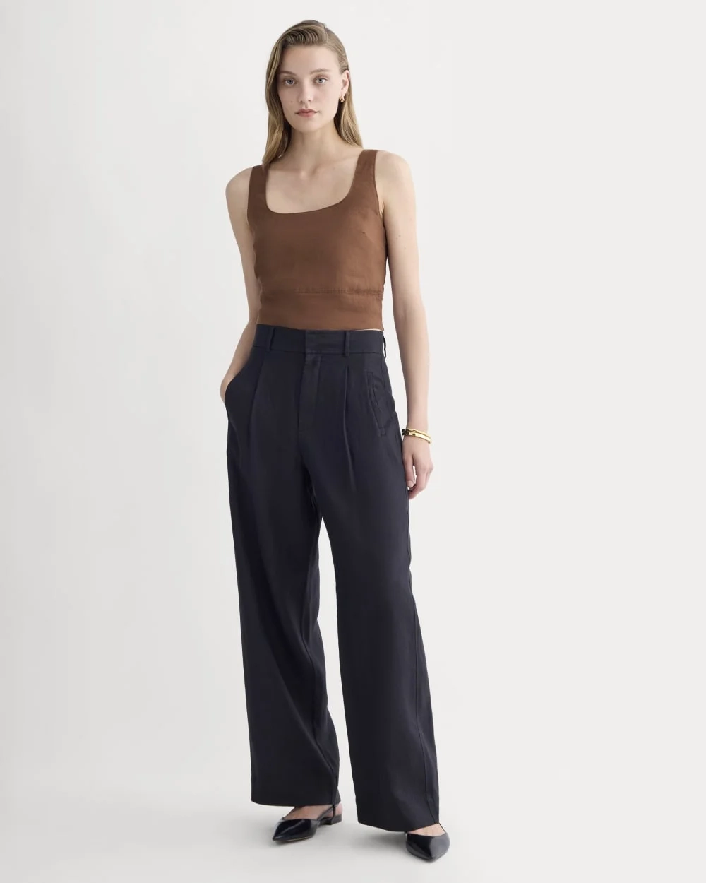 The Square Tank in Stretch Linen | Cedarwood (2)