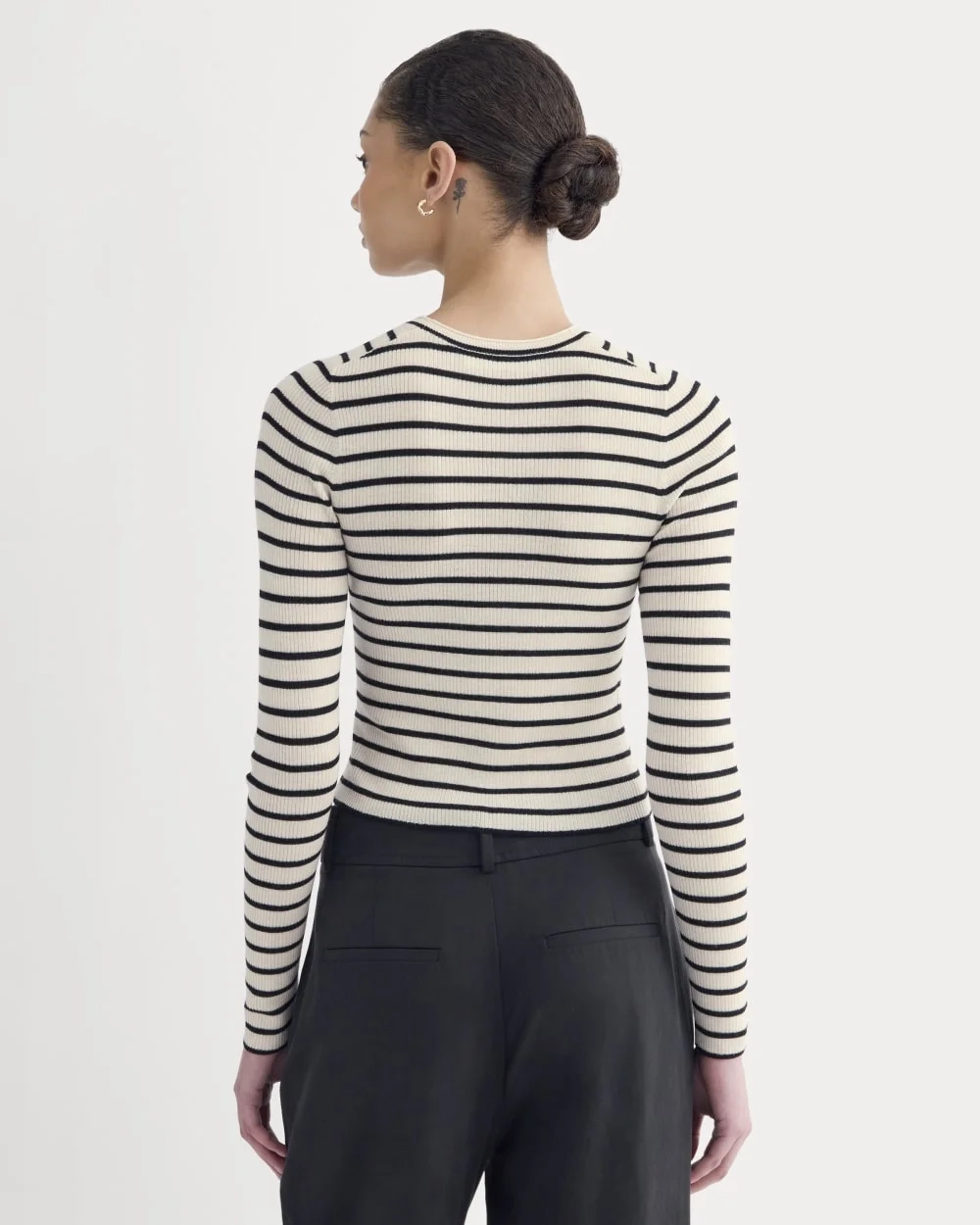 The Cropped Crew Top in Ultrafine Merino | Parchment / Black (2)