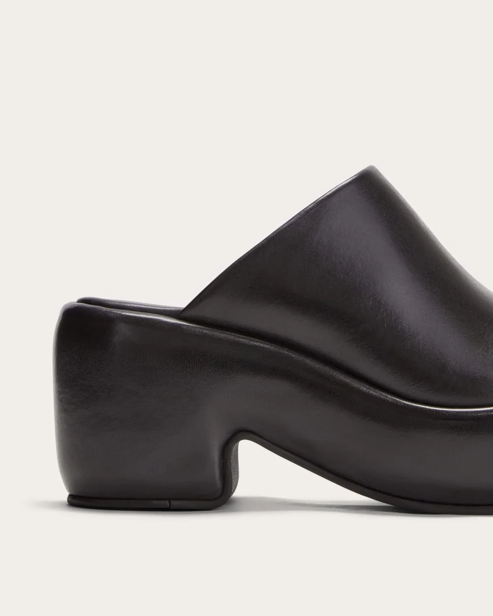 The Puffa Clog | Black (2)